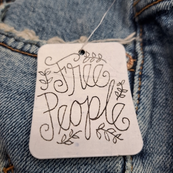 NWT We The Free  High Waist, Raw Hem Jeans  Size 25 - Picture 4 of 5